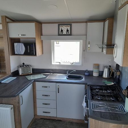 Visma Caravan Llanddwywe Экстерьер фото