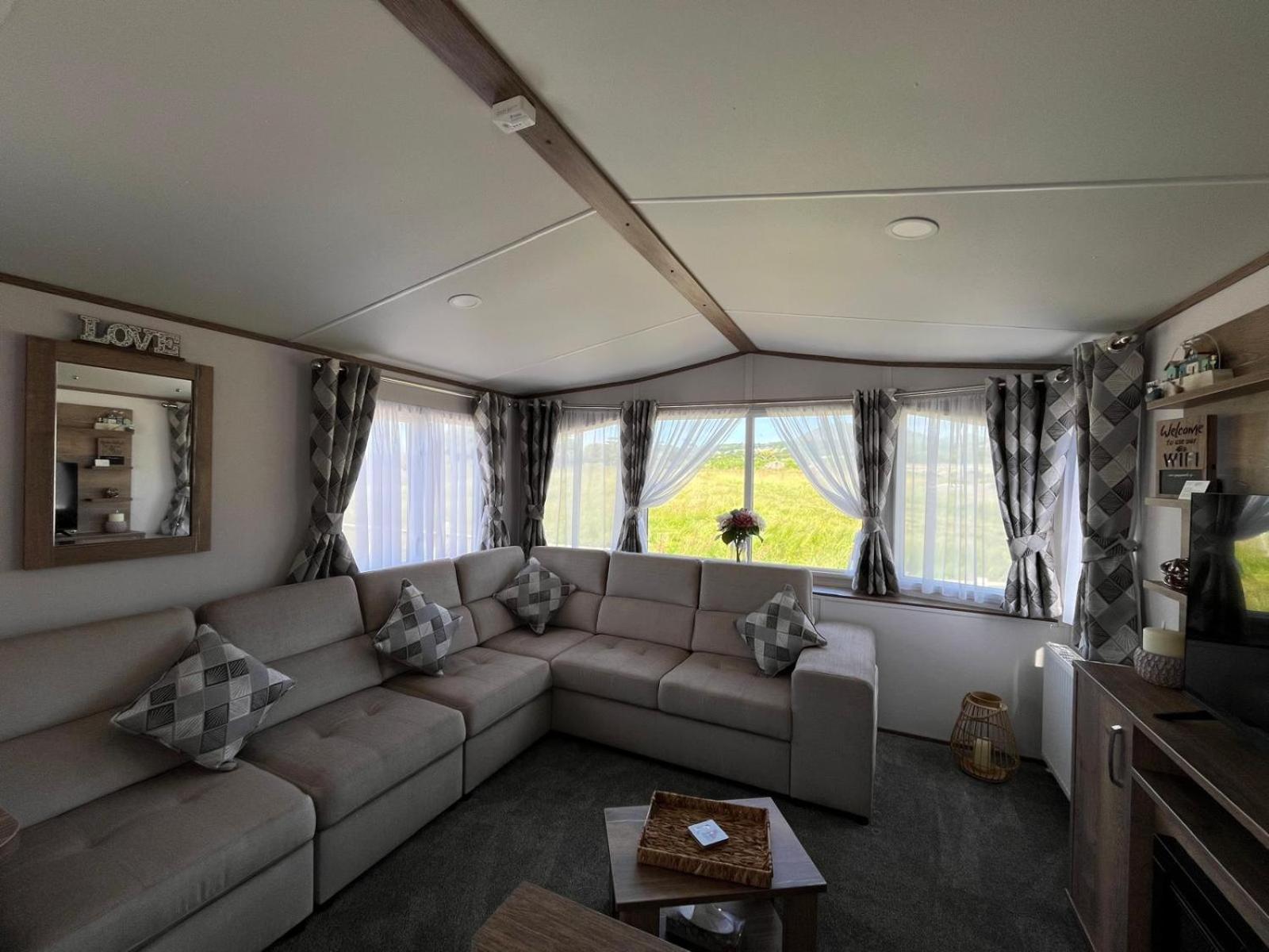 Visma Caravan Llanddwywe Экстерьер фото