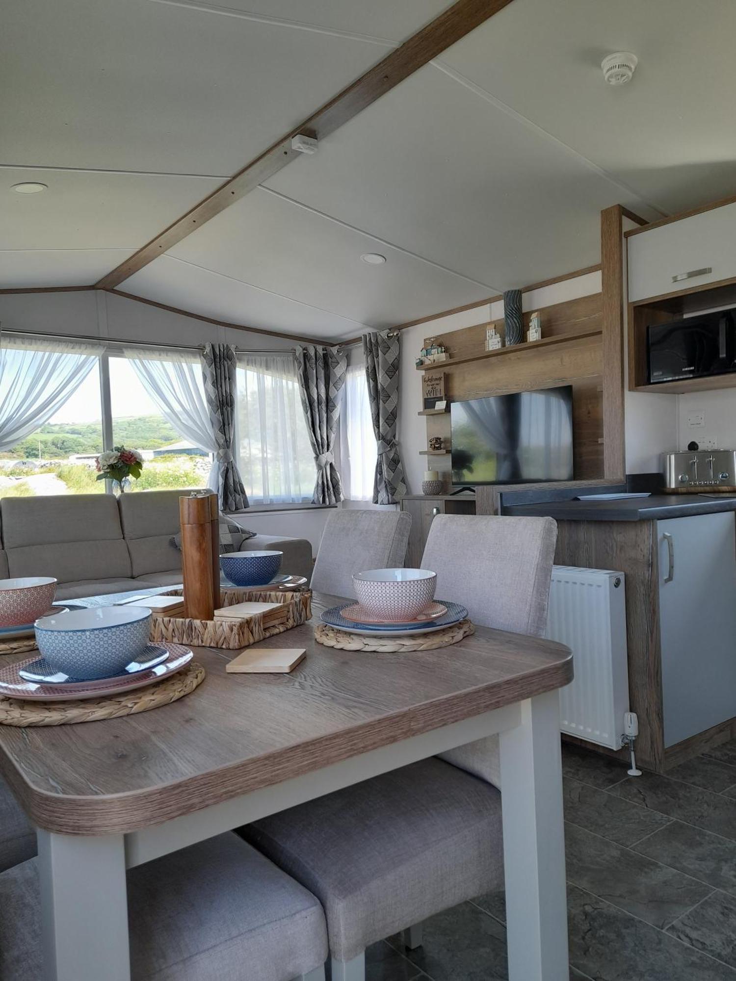 Visma Caravan Llanddwywe Экстерьер фото